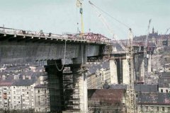 <h3>Stavba mostu (1969)</h3><p>Stavba mostu v roce 1969 - (Foto: archiv DPP)</p><hr /><a href='http://www.facebook.com/sharer.php?u=https://www.milujuprahu.cz/kdyz-vstoupil-obr-do-jamrtalu-unikatni-fotky-ze-stavby-nuselskeho-mostu/' target='_blank' title='Share this page on Facebook'><img src='https://www.milujuprahu.cz/wp-content/themes/twentyten/images/flike.png' /></a><a href='https://plusone.google.com/_/+1/confirm?hl=en&url=https://www.milujuprahu.cz/kdyz-vstoupil-obr-do-jamrtalu-unikatni-fotky-ze-stavby-nuselskeho-mostu/' target='_blank' title='Plus one this page on Google'><img src='https://www.milujuprahu.cz/wp-content/themes/twentyten/images/plusone.png' /></a><a href='http://www.pinterest.com/pin/create/button/?url=https://www.milujuprahu.cz&media=https://www.milujuprahu.cz/wp-content/uploads/2013/11/998446_573891369323765_1328364561_n.jpg&description=Next%20stop%3A%20Pinterest' data-pin-do='buttonPin' data-pin-config='beside' target='_blank'><img src='https://assets.pinterest.com/images/pidgets/pin_it_button.png' /></a>