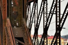 <h3>Na železničním mostě</h3><p>V současné době je železniční most v havarijním stavu. Jeho rozsáhlá rekonstrukce je nezbytná. - Foto: Jana Ježková</p><hr /><a href='http://www.facebook.com/sharer.php?u=https://www.milujuprahu.cz/po-zime-nezime-jakoby-uz-jaro-klepalo-na-dvere/' target='_blank' title='Share this page on Facebook'><img src='https://www.milujuprahu.cz/wp-content/themes/twentyten/images/flike.png' /></a><a href='https://plusone.google.com/_/+1/confirm?hl=en&url=https://www.milujuprahu.cz/po-zime-nezime-jakoby-uz-jaro-klepalo-na-dvere/' target='_blank' title='Plus one this page on Google'><img src='https://www.milujuprahu.cz/wp-content/themes/twentyten/images/plusone.png' /></a><a href='http://www.pinterest.com/pin/create/button/?url=https://www.milujuprahu.cz&media=https://www.milujuprahu.cz/wp-content/uploads/2014/02/DSC_4132.jpg&description=Next%20stop%3A%20Pinterest' data-pin-do='buttonPin' data-pin-config='beside' target='_blank'><img src='https://assets.pinterest.com/images/pidgets/pin_it_button.png' /></a>