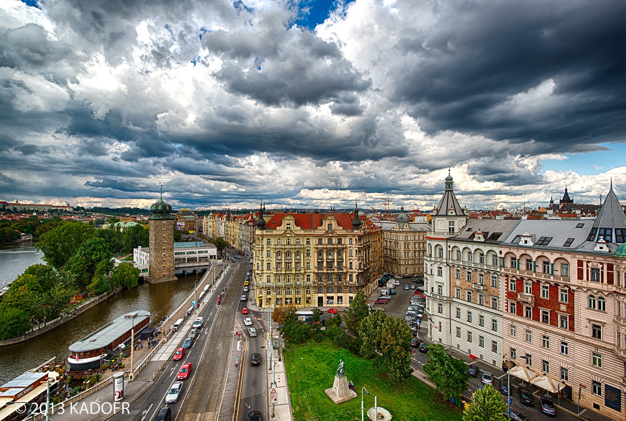 Pohled do města - (Foto: Karel Dobeš)