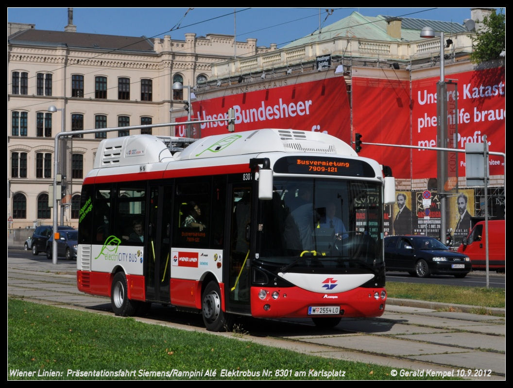 Zkušební vídeňský elektrobus Siemens Rampini se nabíjí pomocí pantografu a krátké "trolejbusové" trolejové stopy