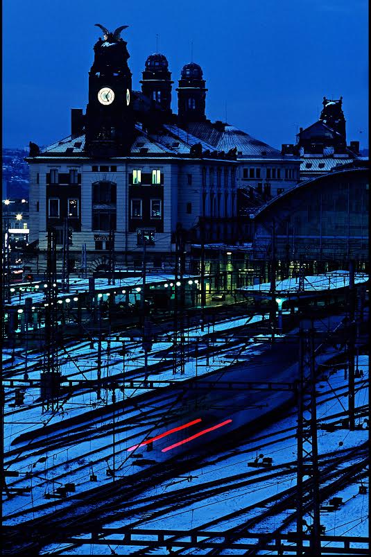 Hlavní nádraží za zimního soumraku na diapozitiv - Foto: Jaroslav Juřička