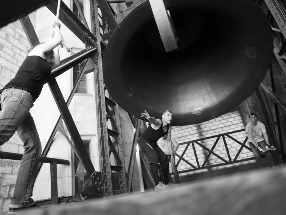 Zikmund je největší český zvon s dolním průměrem 256 cm, výškou 203 cm a odhadovanou hmotností 16,5 tuny. - Foto: Eugen Kukla