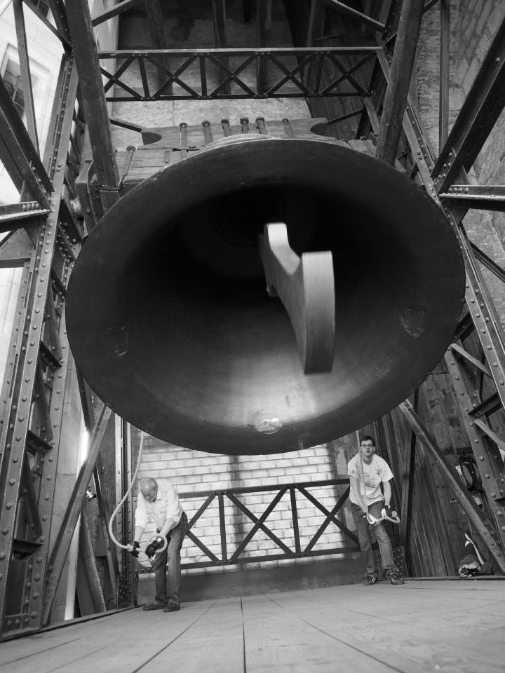 Hlasitost zvonu je při plném úderu 120 decibelů. Jde o hluk srovnatelný se startem stíhačky - Foto: Eugen Kukla