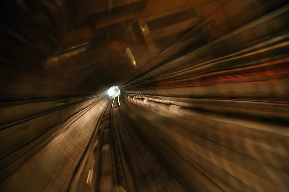 Z pohledu řidiče metra. Takto vidí ubíhající tunely řidič metra - Foto: Štěpán Rusňák