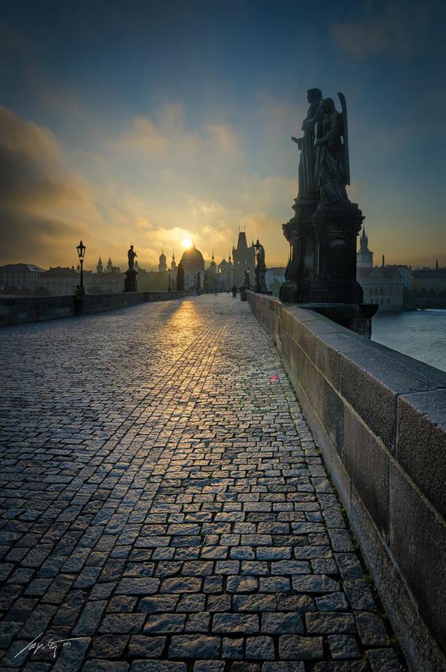 Na mostě se světlem - Foto: Marek Kijevský