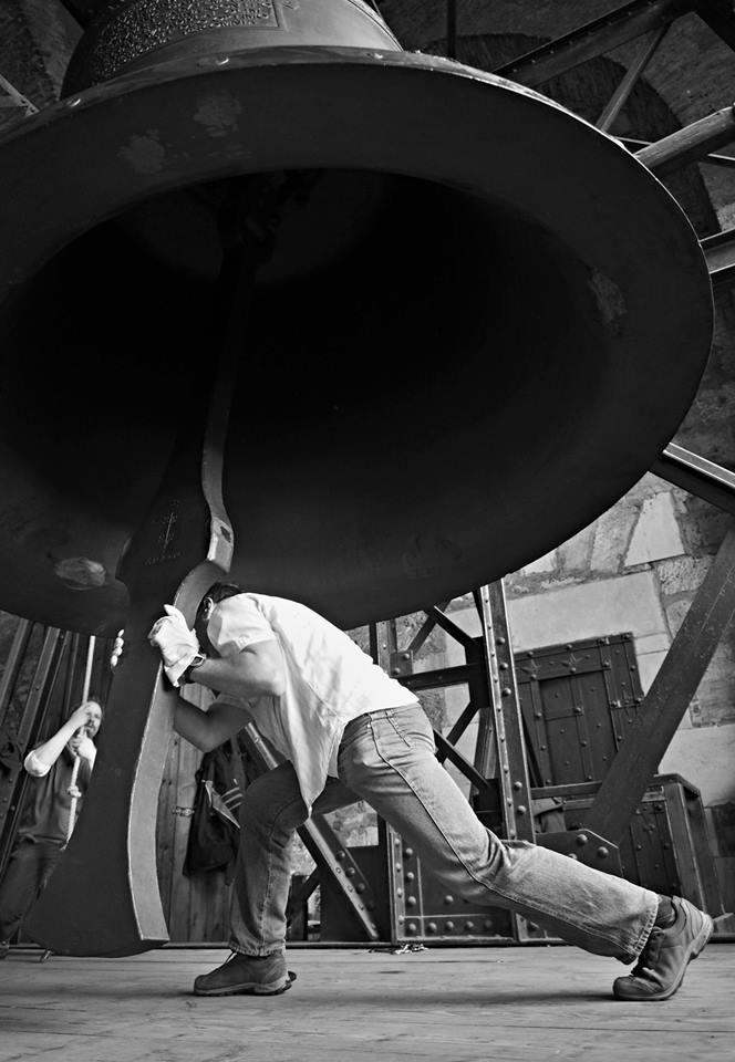 Zvoník chytil srdce zvonu - zvonění skončilo - Foto: Eugen Kukla