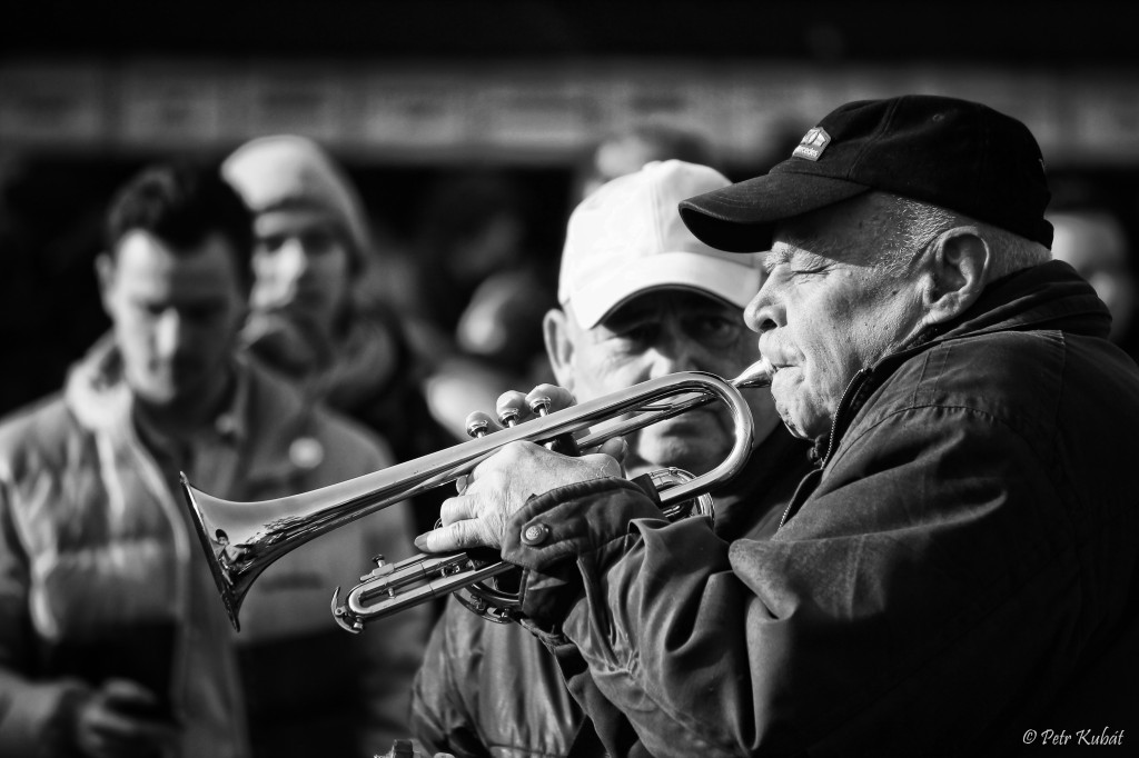 Jazz I. - Muzikanti na Staroměstském náměstí.  - Foto: Petr Kubát