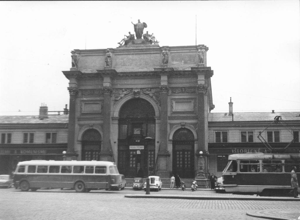 Vstupní portál nádraží