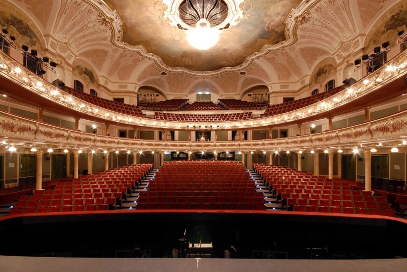 Před rekonstrukcí bylo hlediště Hudebního divadla v Karlíně největší v zemi