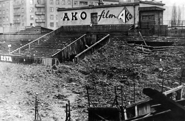 Na konci války byl stadion u Botiče částečně zničen při únorovém bombardování Prahy. - Archiv: bohemians.cz