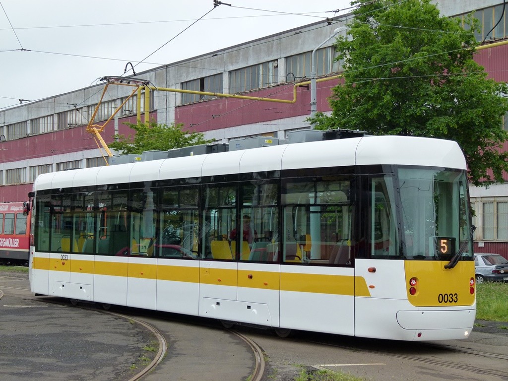 Jednočlánková nízkopodlažní tramvaj EVO1 - Zdroj: Archiv DPP