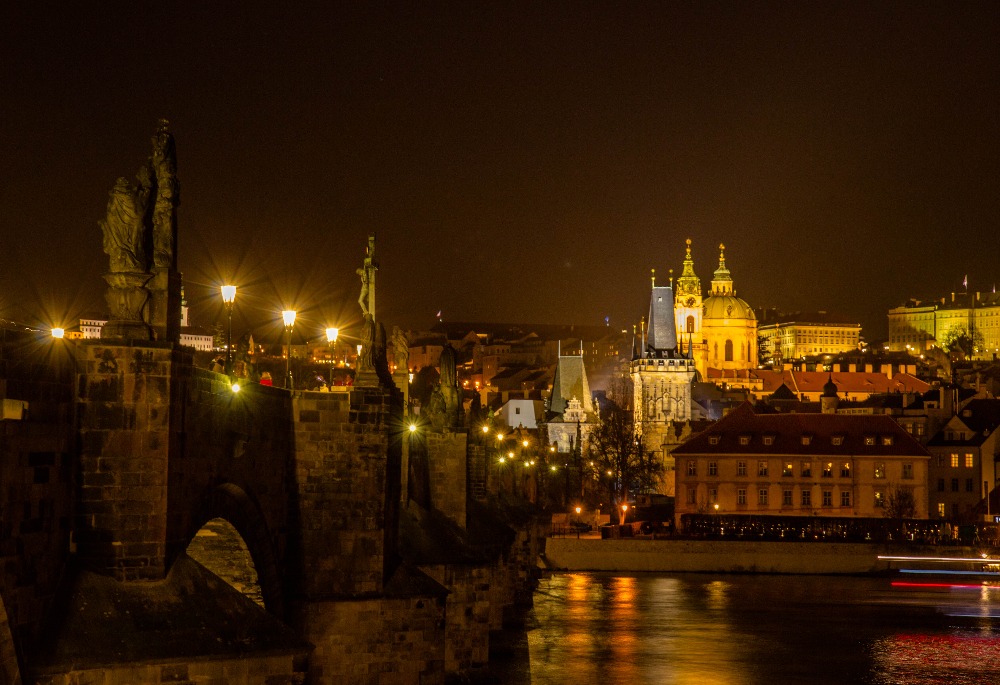 "Únorové focení u Karlova mostu, krásný večer a odnesla jsem si spoustu hezkých fotek." - Foto: Olga Smrčková