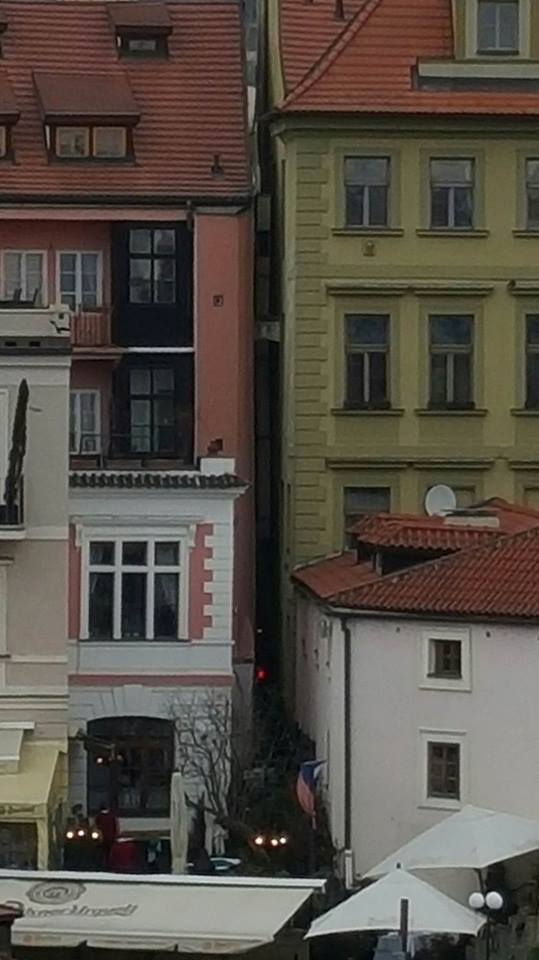 Nejužší ulička při pohledu z Karlova mostu - Foto: David Černý