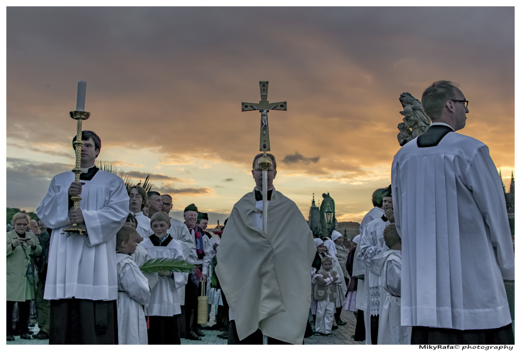  Svatojánské procesí na Karlově mostě - Foto: Michael Rafael Pláteník