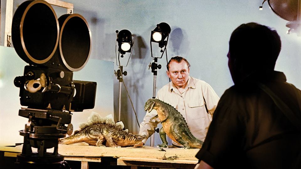 Karel Zeman během natáčení filmu Cesta do pravěku - zdroj: Muzeum Karla Zemana